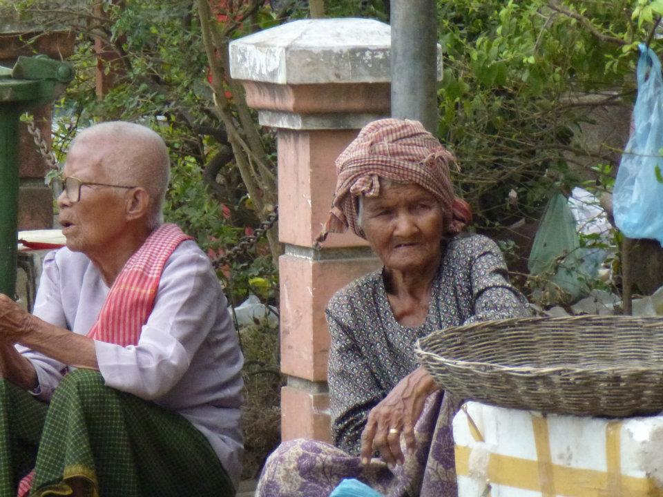 427601_10151367275825434_1198241452_n